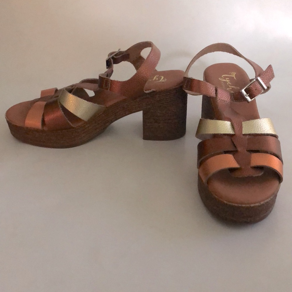 Tyche 38 Metallic Strappy Sandals Leather Adjustable clasp platform Excellent